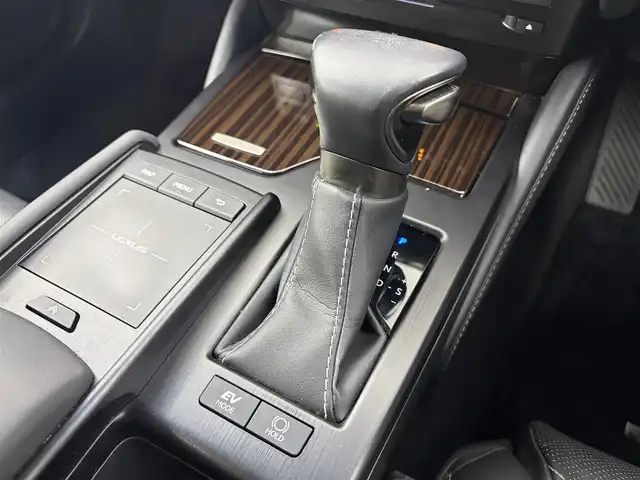 レクサス ＥＳ 300h バージョンL 愛知県 2020(令2)年 3.7万km レッドマイカクリスタルシャイン マークレビンソン　/サンルーフ　/純正１２．３インチナビ　/全方位カメラ　/デジタルインナーミラー　　/衝突軽減ブレーキ　/シートヒーター　/レザーシート　/パワーシート　/ステアヒーター　/ＢＳＭ　/ＥＴＣ２．０