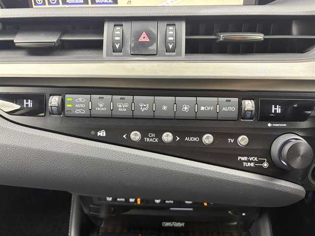 レクサス ＥＳ 300h バージョンL 愛知県 2020(令2)年 3.7万km レッドマイカクリスタルシャイン マークレビンソン　/サンルーフ　/純正１２．３インチナビ　/全方位カメラ　/デジタルインナーミラー　　/衝突軽減ブレーキ　/シートヒーター　/レザーシート　/パワーシート　/ステアヒーター　/ＢＳＭ　/ＥＴＣ２．０