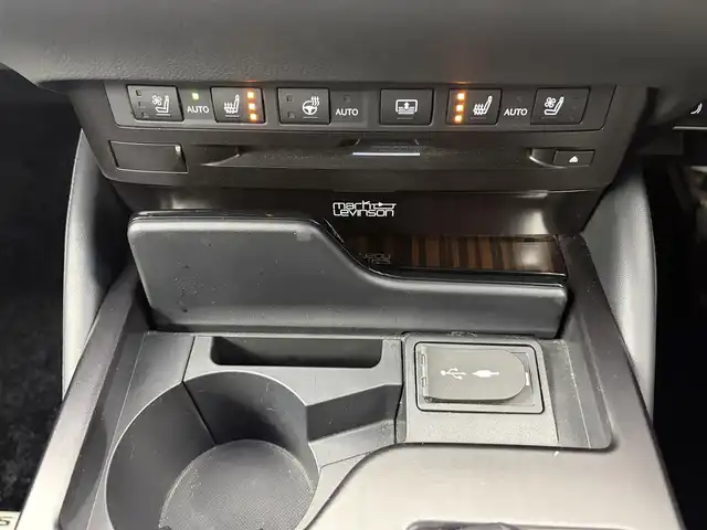 レクサス ＥＳ 300h バージョンL 愛知県 2020(令2)年 3.7万km レッドマイカクリスタルシャイン マークレビンソン　/サンルーフ　/純正１２．３インチナビ　/全方位カメラ　/デジタルインナーミラー　　/衝突軽減ブレーキ　/シートヒーター　/レザーシート　/パワーシート　/ステアヒーター　/ＢＳＭ　/ＥＴＣ２．０