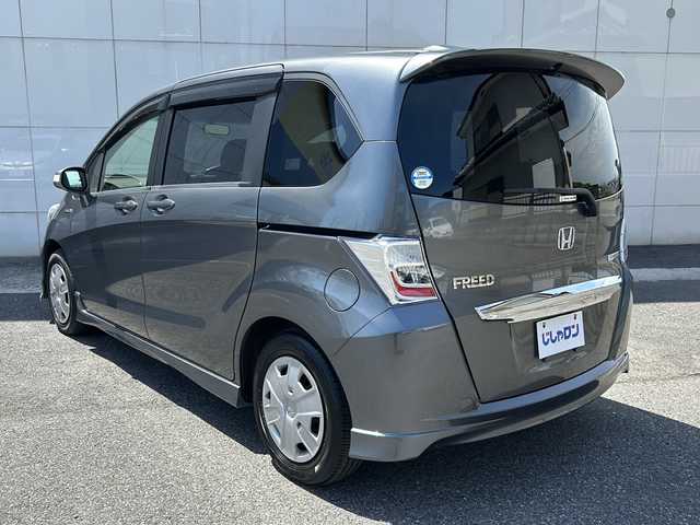ホンダ フリード ハイブリット ジャストセレクション 埼玉県 2012(平24)年 2.6万km ポリッシュドメタルメタリック (株)IDOMが運営する【じしゃロン熊谷店】の自社ローン専用車両になりますこちらは現金またはオートローンご利用時の価格です。自社ローンご希望の方は別途その旨お申付け下さい/純正カーオーディオ（WX-128CU)/・AM/FM/CD/AUX/USB/片側パワースライドドア/3列シート/クルーズコントロール/チップアップシート/純正フロアマット/オートライト/純正HIDヘッドライト/ABS/横滑り防止機能/盗難防止装置/取扱説明書/ECON/ドアバイザー/シガーソケット