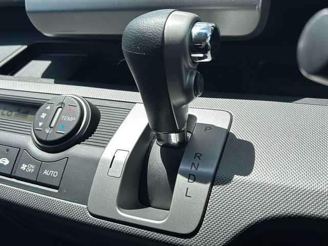 ホンダ フリード ハイブリット ジャストセレクション 埼玉県 2012(平24)年 2.6万km ポリッシュドメタルメタリック (株)IDOMが運営する【じしゃロン熊谷店】の自社ローン専用車両になりますこちらは現金またはオートローンご利用時の価格です。自社ローンご希望の方は別途その旨お申付け下さい/純正カーオーディオ（WX-128CU)/・AM/FM/CD/AUX/USB/片側パワースライドドア/3列シート/クルーズコントロール/チップアップシート/純正フロアマット/オートライト/純正HIDヘッドライト/ABS/横滑り防止機能/盗難防止装置/取扱説明書/ECON/ドアバイザー/シガーソケット