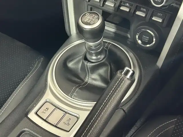 トヨタ ８６ GT リミテッド 佐賀県 2021(令3)年 1万km クリスタルブラックシリカ ６速ＭＴ/純正7インチナ（NSZ7-W68T）/Ｂｌｕｅｔｏｏｔｈ／ＣＤ／フルセグＴＶ/バックカメラ/クルーズコントロール/ドライブレコーダー/ＥＴＣ/シートヒーター/ＬＥＤヘッドライト/ステアリングスイッチ/スマートキー/プッシュスタート/オートライト/ドアバイザー/ヘッドライトレベライザー