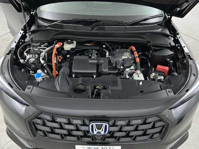 ホンダ ヴェゼル ハイブリッド e:HEV Z 宮城県 2025(令7)年 0.1万km未満 クリスタルブラックパール 登録済未使用車/4WD/純正OPグリル/Honda SENSING/・衝突軽減ブレーキ/・アダプティブクルーズコントロール/・車線維持支援システム/・オートハイビーム/・ブラインドスポットインフォメーション/メーカーOPナビ/・BT.USB.AppleCarPlay.AndroidAuto/バックカメラ/フルセグTV/電動リアゲート/ハーフレザーシート/前席シートヒーター/パドルシフト/革巻きステアリング/ステアリングスイッチ/ビルトインETC2.0/プッシュスタート/スマートキー×2/電動パーキングブレーキ/ワイヤレス充電器/LEDヘッドライト/LEDフォグライト/純正18インチAW/ワイパーデアイサー