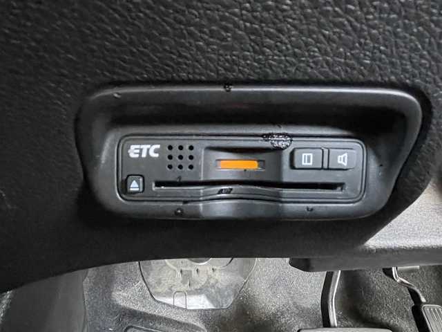 ホンダ ヴェゼル ハイブリッド Z 岐阜県 2014(平26)年 11.7万km クリスタルブラックパール (株)IDOMが運営する【じしゃロン多治見店】の自社ローン専用車両になります。こちらは現金またはオートローンご利用時の価格です。自社ローンご希望の方は別途その旨お申付け下さい。/メーカーオプションナビ/　（Bluetooth/DVD/フルセグ）/クルーズコントロール/衝突軽減ブレーキ/バックカメラ/前席シートヒーター/オートブレーキホールド/パドルシフト/ワイパーデアイサー/純正AW/新品夏タイヤ車載