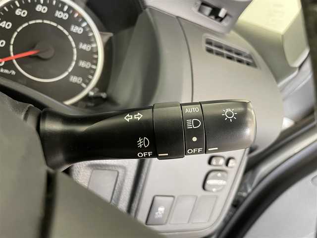 トヨタ ウィッシュ 1．8X HIDセレクション 千葉県 2011(平23)年 5.5万km シルバーM 純正メモリナビ【NSCT-W61】/・TV/DVD/ラジオ/バックカメラ/ETC/HIDヘッドライト/純正フロアマット/取扱説明書/保証書