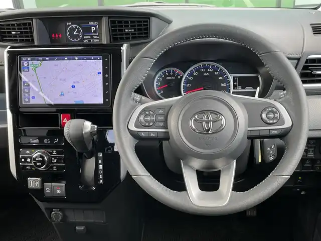トヨタ ルーミー カスタムG 香川県 2023(令5)年 0.9万km パールホワイトⅢ 登録時走行距離 8135km/ディーラーオプション9インチナビ/→AM/FM/フルセグTV/Bluetooth/バックカメラ/プリクラッシュセーフティ/アダプティブクルーズコントロール/レーンディパーチャーアラート/クリアランスソナー/両側パワースライドドア/LEDオートライト/フォグランプ/ビルトインETC2.0/横滑り防止装置/オートホールド機能付き電子パーキング/リアサンシェード/プッシュスタート/スマートキー/スペアキー