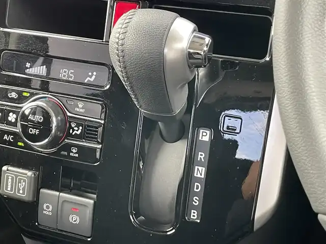 トヨタ ルーミー カスタムG 香川県 2023(令5)年 0.9万km パールホワイトⅢ 登録時走行距離 8135km/ディーラーオプション9インチナビ/→AM/FM/フルセグTV/Bluetooth/バックカメラ/プリクラッシュセーフティ/アダプティブクルーズコントロール/レーンディパーチャーアラート/クリアランスソナー/両側パワースライドドア/LEDオートライト/フォグランプ/ビルトインETC2.0/横滑り防止装置/オートホールド機能付き電子パーキング/リアサンシェード/プッシュスタート/スマートキー/スペアキー
