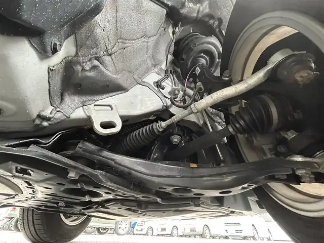 トヨタ プリウス S 滋賀県 2022(令4)年 2.6万km スーパーホワイトⅡ ガソリン（ハイブリッド）/2WD(FF)/CVT	/純正ディスプレイオーディオ/（FM/AM/USB/Bluetooth）/プリクラッシュブレーキアシスト/バックカメラ/ドライブレコーダー前/ETC/電動格納ミラー/プッシュスタート/スマートキー/スペアキー/ステアリングスイッチ/クルーズコントロール/レーンアシスト/オートライト/オートハイビーム/LEDヘッドライト/フロントフォグ/オートエアコン/EVモード/ドライブモード/USB端子/純正マット/ドアバイザー/トノカバー/三角表示板