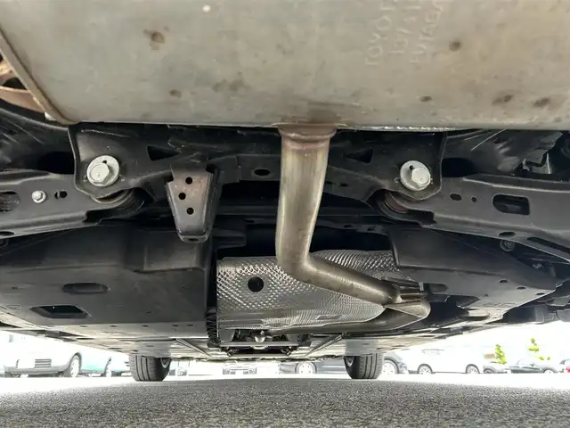 トヨタ プリウス S 滋賀県 2022(令4)年 2.6万km スーパーホワイトⅡ ガソリン（ハイブリッド）/2WD(FF)/CVT	/純正ディスプレイオーディオ/（FM/AM/USB/Bluetooth）/プリクラッシュブレーキアシスト/バックカメラ/ドライブレコーダー前/ETC/電動格納ミラー/プッシュスタート/スマートキー/スペアキー/ステアリングスイッチ/クルーズコントロール/レーンアシスト/オートライト/オートハイビーム/LEDヘッドライト/フロントフォグ/オートエアコン/EVモード/ドライブモード/USB端子/純正マット/ドアバイザー/トノカバー/三角表示板