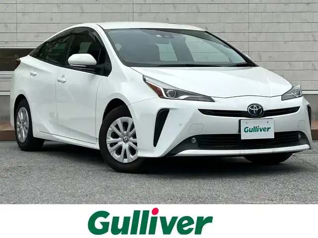 トヨタ プリウス S 滋賀県 2022(令4)年 2.6万km スーパーホワイトⅡ ガソリン（ハイブリッド）/2WD(FF)/CVT	/純正ディスプレイオーディオ/（FM/AM/USB/Bluetooth）/プリクラッシュブレーキアシスト/バックカメラ/ドライブレコーダー前/ETC/電動格納ミラー/プッシュスタート/スマートキー/スペアキー/ステアリングスイッチ/クルーズコントロール/レーンアシスト/オートライト/オートハイビーム/LEDヘッドライト/フロントフォグ/オートエアコン/EVモード/ドライブモード/USB端子/純正マット/ドアバイザー/トノカバー/三角表示板