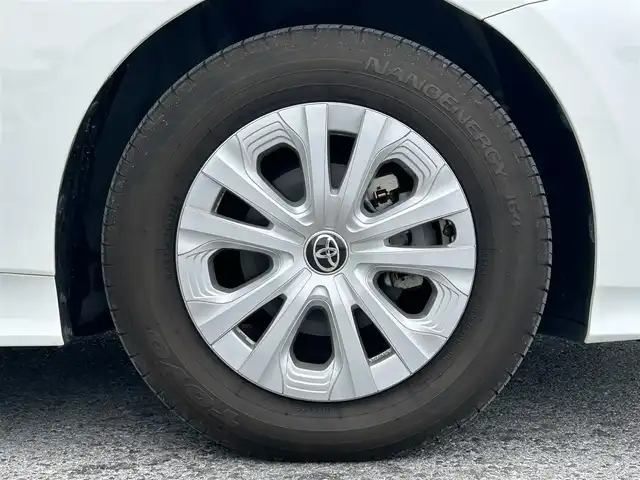 トヨタ プリウス S 滋賀県 2022(令4)年 2.6万km スーパーホワイトⅡ ガソリン（ハイブリッド）/2WD(FF)/CVT	/純正ディスプレイオーディオ/（FM/AM/USB/Bluetooth）/プリクラッシュブレーキアシスト/バックカメラ/ドライブレコーダー前/ETC/電動格納ミラー/プッシュスタート/スマートキー/スペアキー/ステアリングスイッチ/クルーズコントロール/レーンアシスト/オートライト/オートハイビーム/LEDヘッドライト/フロントフォグ/オートエアコン/EVモード/ドライブモード/USB端子/純正マット/ドアバイザー/トノカバー/三角表示板