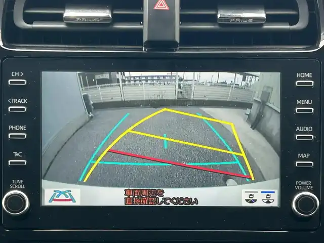 トヨタ プリウス S 滋賀県 2022(令4)年 2.6万km スーパーホワイトⅡ ガソリン（ハイブリッド）/2WD(FF)/CVT	/純正ディスプレイオーディオ/（FM/AM/USB/Bluetooth）/プリクラッシュブレーキアシスト/バックカメラ/ドライブレコーダー前/ETC/電動格納ミラー/プッシュスタート/スマートキー/スペアキー/ステアリングスイッチ/クルーズコントロール/レーンアシスト/オートライト/オートハイビーム/LEDヘッドライト/フロントフォグ/オートエアコン/EVモード/ドライブモード/USB端子/純正マット/ドアバイザー/トノカバー/三角表示板