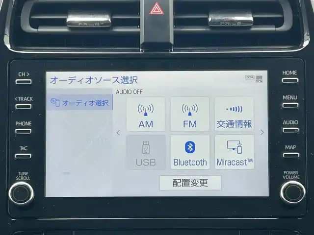 トヨタ プリウス S 滋賀県 2022(令4)年 2.6万km スーパーホワイトⅡ ガソリン（ハイブリッド）/2WD(FF)/CVT	/純正ディスプレイオーディオ/（FM/AM/USB/Bluetooth）/プリクラッシュブレーキアシスト/バックカメラ/ドライブレコーダー前/ETC/電動格納ミラー/プッシュスタート/スマートキー/スペアキー/ステアリングスイッチ/クルーズコントロール/レーンアシスト/オートライト/オートハイビーム/LEDヘッドライト/フロントフォグ/オートエアコン/EVモード/ドライブモード/USB端子/純正マット/ドアバイザー/トノカバー/三角表示板