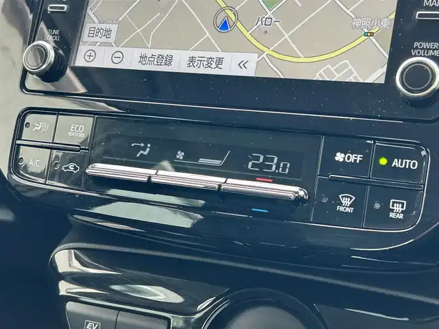 トヨタ プリウス S 滋賀県 2022(令4)年 2.6万km スーパーホワイトⅡ ガソリン（ハイブリッド）/2WD(FF)/CVT	/純正ディスプレイオーディオ/（FM/AM/USB/Bluetooth）/プリクラッシュブレーキアシスト/バックカメラ/ドライブレコーダー前/ETC/電動格納ミラー/プッシュスタート/スマートキー/スペアキー/ステアリングスイッチ/クルーズコントロール/レーンアシスト/オートライト/オートハイビーム/LEDヘッドライト/フロントフォグ/オートエアコン/EVモード/ドライブモード/USB端子/純正マット/ドアバイザー/トノカバー/三角表示板