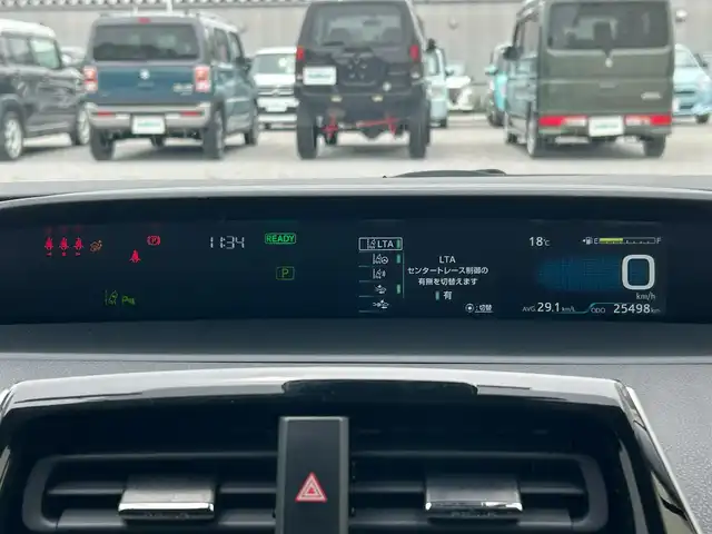 トヨタ プリウス S 滋賀県 2022(令4)年 2.6万km スーパーホワイトⅡ ガソリン（ハイブリッド）/2WD(FF)/CVT	/純正ディスプレイオーディオ/（FM/AM/USB/Bluetooth）/プリクラッシュブレーキアシスト/バックカメラ/ドライブレコーダー前/ETC/電動格納ミラー/プッシュスタート/スマートキー/スペアキー/ステアリングスイッチ/クルーズコントロール/レーンアシスト/オートライト/オートハイビーム/LEDヘッドライト/フロントフォグ/オートエアコン/EVモード/ドライブモード/USB端子/純正マット/ドアバイザー/トノカバー/三角表示板