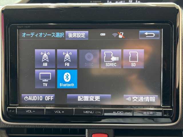 トヨタ エスクァイア ハイブリッド Gi 埼玉県 2015(平27)年 12.5万km スパークリングブラックパールクリスタルシャイン フリップダウンモニター/純正9インチSDナビ/　　CD/BT/フルセグ/バックカメラ/両側パワースライドドア/クルーズコントロール/LEDオートライト/レザーシート/シートヒーター/純正15インチアルミホイール/ステアリングスイッチ/アイドリングストップ/スマートキー2本/ビルトインETC