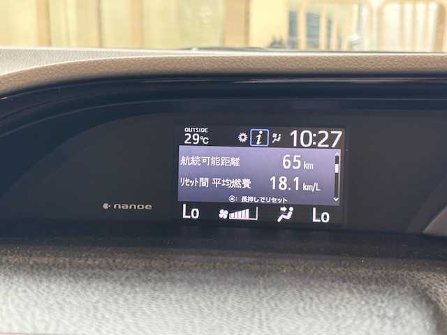 トヨタ エスクァイア ハイブリッド Gi 埼玉県 2015(平27)年 12.5万km スパークリングブラックパールクリスタルシャイン フリップダウンモニター/純正9インチSDナビ/　　CD/BT/フルセグ/バックカメラ/両側パワースライドドア/クルーズコントロール/LEDオートライト/レザーシート/シートヒーター/純正15インチアルミホイール/ステアリングスイッチ/アイドリングストップ/スマートキー2本/ビルトインETC