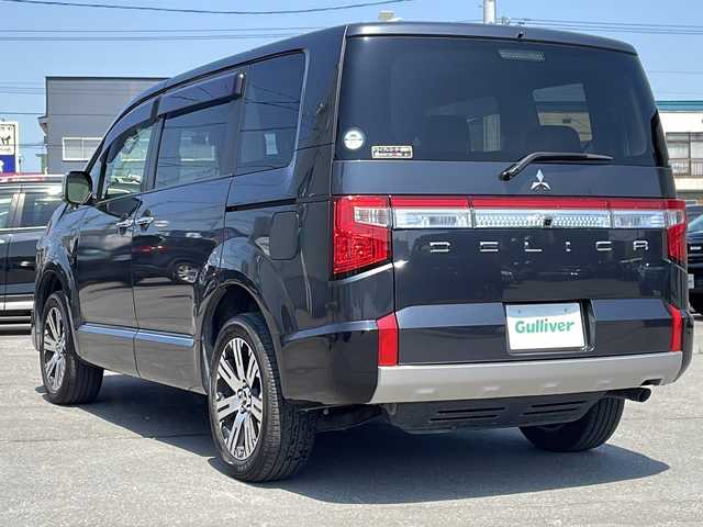 三菱 デリカＤ：５ P 道北・旭川 2023(令5)年 3.4万km グラファイトグレーメタリック/ブラックマイカ ・４WD/・純正10.1インチナビ/CD/DVD/SD/BT/USB/・全方位カメラ/・両側パワースライドドア/・パワーバックドア/・ビルトインETC/・革巻きステアリング/・ステアリングスイッチ/・ステアリングヒーター/・パドルシフト/・アイドリングストップ/・ECOモード/・運転席パワーシート/・前席シートヒーター/・チップアップシート/・左右独立温度調整オートエアコン/・リアエアコン/・リアヒーター/・ルーフビームガーニッシュ/オレンジ天井照明/・ミラーヒーター/・LEDヘッドライト/・メッキ加飾LEDフォグランプ/・メッキドアミラー/・電動格納ミラー/・ミラーウィンカー/・ドアバイザー/・メッキドアモール/・社外ドライブレコーダー/・eアシスト/LDW/ACC/FCM/AHB/BSW/LCA/誤発進抑制機能/・保証書/・取扱説明書