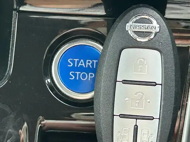 日産 セレナ e－パワー ハイウェイスター V 兵庫県 2022(令4)年 3.1万km ブリリアントホワイトパール プロパイロット/アラウンドビューモニター/純正ドライブレコーダー/純正９インチナビ/両側パワースライドド/Bluetoothオーディオ/オートホールド/スイッチスタート/CD/DVD/ブルーレイ/フルセグTV/デジタルインナーミラー/スマートキー/ETC/社外フロアマット