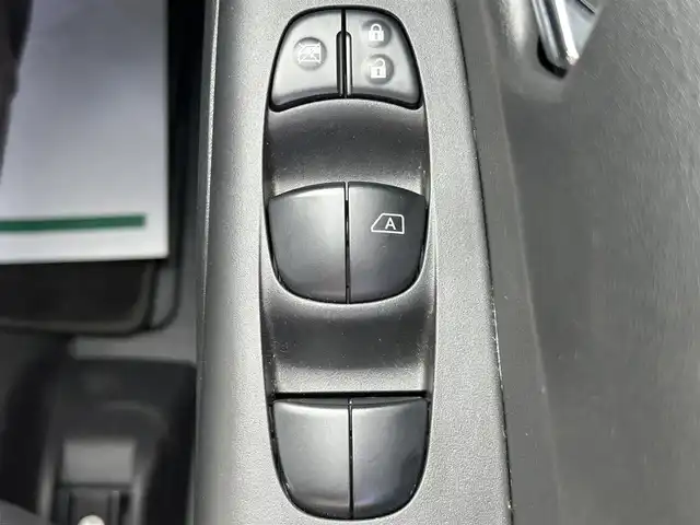 日産 セレナ e－パワー ハイウェイスター V 兵庫県 2022(令4)年 3.1万km ブリリアントホワイトパール プロパイロット/アラウンドビューモニター/純正ドライブレコーダー/純正９インチナビ/両側パワースライドド/Bluetoothオーディオ/オートホールド/スイッチスタート/CD/DVD/ブルーレイ/フルセグTV/デジタルインナーミラー/スマートキー/ETC/社外フロアマット