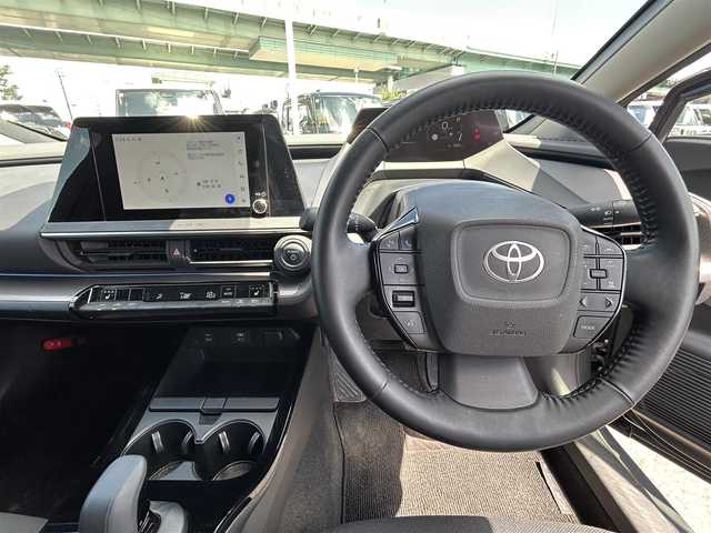 トヨタ プリウス U 愛知県 2023(令5)年 6.3万km グレー 8インチディスプレイオーディオ/フルセグTV/バックカメラ/D/N席シートヒーター/トヨタセーフティセンス/・レーンディパーチャーアラート/・プリクラッシュセーフティ/・BSM/・プロアクティブドライビングアシスト/・リヤクロストラフィックアラート/・クリアランスソナー/・リヤカメラディテクション/・パーキングサポートブレーキ/・ロードサインアシスト/・レーダークルーズコントロール/・後方車両接近通知/・安心降車アシスト/ステアリングヒーター/スマートキー/プッシュスタート/オートハイビーム/オートライト/電格ミラー/LEDヘッドライト/前後コーナーセンサー////////////