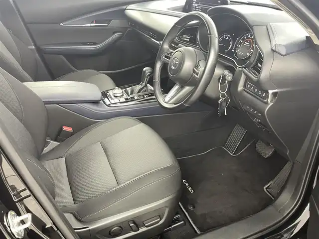 マツダ ＣＸ－３０ 20S プロアクティブツーリングセレ 福島県 2022(令4)年 1.9万km ジェットブラックマイカ プロアクティブセンス　/・車線逸脱警報/・ブラインドスポットモニター/・レーダークルーズコントロール/・衝突被害軽減システム/・誤発信抑制システム/・オートハイビーム/・ヘッドアップディスプレイ/純正ナビゲーション/【AM/FM/DVD/CD/Bluetooth/フルセグ】　/全方位カメラ　/電子パーキング　/・オートブレーキホールド　/革巻きステアリング　/・ステアリングスイッチ　/・チルトステアリング　/パワーシート　/プッシュスタート/・スマートキー/パワーシート/・シートヒーター/電動リアゲート/LEDライト/・オートライト/純正フロアマット/ウィンカーミラー/取扱説明書