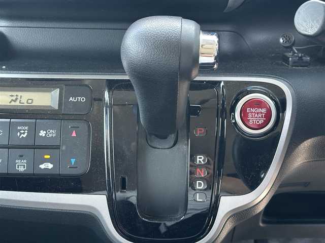 ホンダ Ｎ ＢＯＸ カスタム G Lパッケージ 滋賀県 2012(平24)年 3.5万km ポリッシュドメタルメタリック 純正ナビ/(CD/DVD/フルセグ/Bluetooth)/バックカメラ/両側パワースライドドア/オートエアコン/オートライト/プッシュスタート/純正アルミホイール/HID/フォグライト/ドアバイザー/純正フロアマット