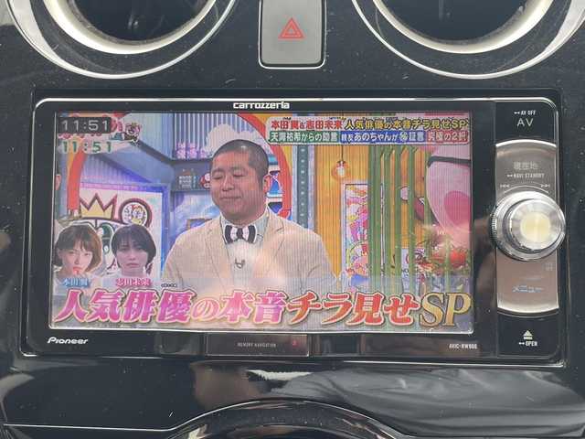 日産 ノート e－パワー X 大分県 2017(平29)年 6万km グレー 社外SDナビ  DVD再生あり/アラウンドビューモニター/インテリジェントルームミラー/オートリトラクタブルミラー/スマートキー プッシュスタート/レーンキープアシスト/衝突被害軽減ブレーキ/オートライト/社外ETC