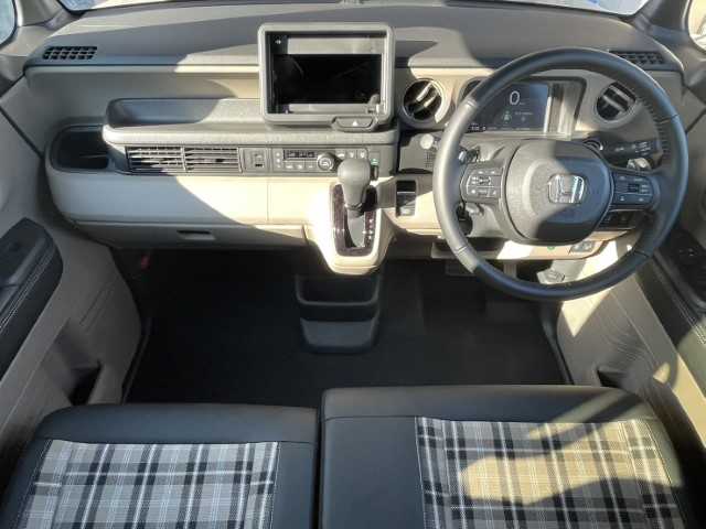 ホンダ Ｎ ＢＯＸ JOY ターボ 岩手県 2025(令7)年 0.1千km ベージュ AIS検査済み/【2507005138】/禁煙車/LEDヘッドライト/オートライト/両側パワスラ/ハーフレザーシート/スマートキー/USB入力端子/シートヒーター/AAC/障害物センサー/盗難防止装置/オートマチックハイビーム/踏み間違い防止/レーンキープアシスト/横滑り防止/衝突被害軽減ブレーキ/オートクルーズコントロール/マッドスター　ラジアル　A/T （社外）/ダムド　Angieフェイスチェンジキット（社外）/社外パーツ取付有