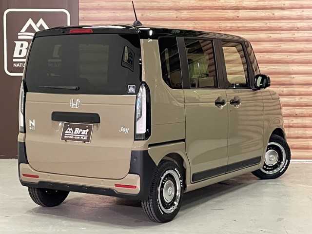 ホンダ Ｎ ＢＯＸ JOY ターボ 岩手県 2025(令7)年 0.1千km ベージュ AIS検査済み/【2507005138】/禁煙車/LEDヘッドライト/オートライト/両側パワスラ/ハーフレザーシート/スマートキー/USB入力端子/シートヒーター/AAC/障害物センサー/盗難防止装置/オートマチックハイビーム/踏み間違い防止/レーンキープアシスト/横滑り防止/衝突被害軽減ブレーキ/オートクルーズコントロール/マッドスター　ラジアル　A/T （社外）/ダムド　Angieフェイスチェンジキット（社外）/社外パーツ取付有