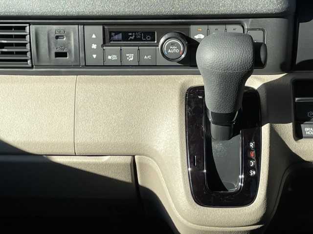 ホンダ Ｎ ＢＯＸ JOY ターボ 岩手県 2025(令7)年 0.1千km ベージュ AIS検査済み/【2507005138】/禁煙車/LEDヘッドライト/オートライト/両側パワスラ/ハーフレザーシート/スマートキー/USB入力端子/シートヒーター/AAC/障害物センサー/盗難防止装置/オートマチックハイビーム/踏み間違い防止/レーンキープアシスト/横滑り防止/衝突被害軽減ブレーキ/オートクルーズコントロール/マッドスター　ラジアル　A/T （社外）/ダムド　Angieフェイスチェンジキット（社外）/社外パーツ取付有