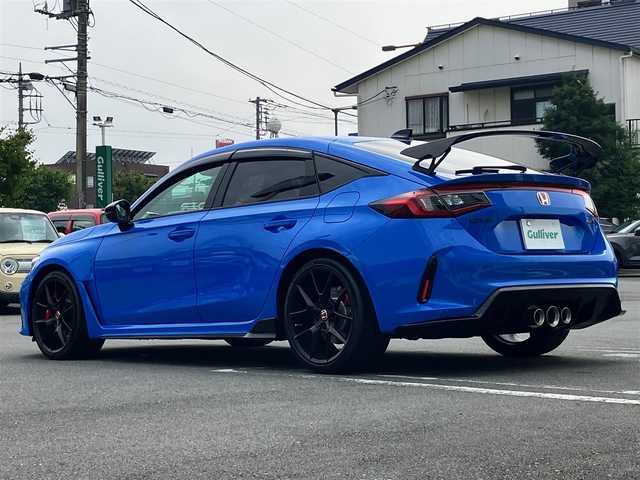 ホンダ シビック タイプR 静岡県 2025(令7)年 0.1万km レーシングブルーパール エンジンスタートボタン/保証書/取扱説明書/パワーステアリング/パワーウィンドウ/スマートキー/スペアキー１本/オートエアコン/クルーズコントロール/USB入力端子/ETC2.0/純正ナビ(BT/フルセグ)/純正フロアマット/純正アルミホイール/ABS/横滑り防止装置/レーンキープアシスト/コーナーセンサー前後/オートライト/オートマチックハイビーム/W+サイドエアバック/カーテンエアバック/衝突軽減システム/ホンダセンシング/BSM/フルLEDヘッドライト/Honda CONNECTディスプレー＋ETC2.0車載器/TYPE R専用10.2インチデジタルグラフィックメーター/Honda LogR