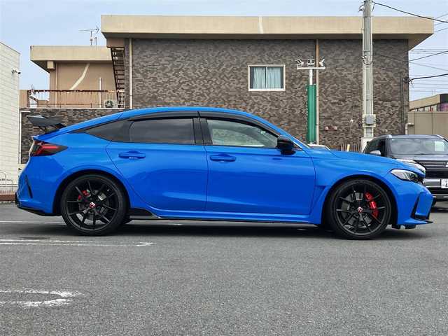 ホンダ シビック タイプR 静岡県 2025(令7)年 0.1万km レーシングブルーパール エンジンスタートボタン/保証書/取扱説明書/パワーステアリング/パワーウィンドウ/スマートキー/スペアキー１本/オートエアコン/クルーズコントロール/USB入力端子/ETC2.0/純正ナビ(BT/フルセグ)/純正フロアマット/純正アルミホイール/ABS/横滑り防止装置/レーンキープアシスト/コーナーセンサー前後/オートライト/オートマチックハイビーム/W+サイドエアバック/カーテンエアバック/衝突軽減システム/ホンダセンシング/BSM/フルLEDヘッドライト/Honda CONNECTディスプレー＋ETC2.0車載器/TYPE R専用10.2インチデジタルグラフィックメーター/Honda LogR