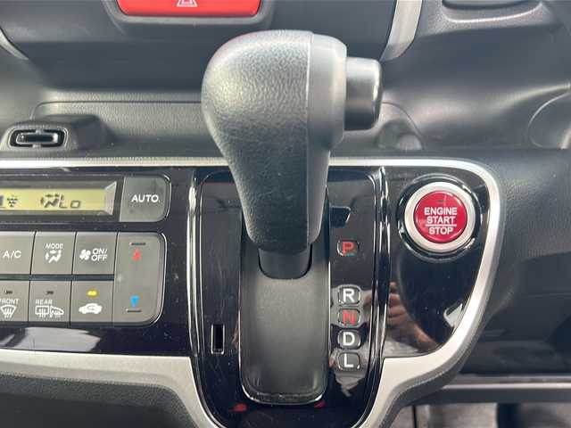 ホンダ Ｎ ＢＯＸ G Lパッケージ 青森県 2015(平27)年 5.5万km プレミアムホワイトパールⅡ ・4WD/・純正ナビ/・リアカメラ/・ワンセグ/・ETC/・片側パワースライドドア/・プッシュスタート/・スマートキー/・横滑り防止/・前席シートヒーター/・アイドリングストップ/・スペアキーあり