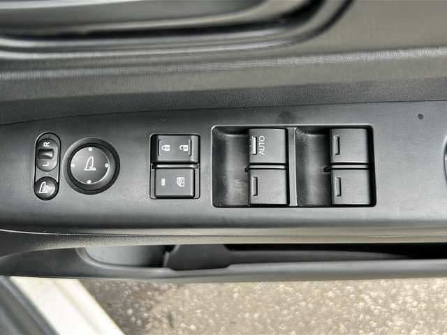 ホンダ Ｎ ＢＯＸ G Lパッケージ 青森県 2015(平27)年 5.5万km プレミアムホワイトパールⅡ ・4WD/・純正ナビ/・リアカメラ/・ワンセグ/・ETC/・片側パワースライドドア/・プッシュスタート/・スマートキー/・横滑り防止/・前席シートヒーター/・アイドリングストップ/・スペアキーあり