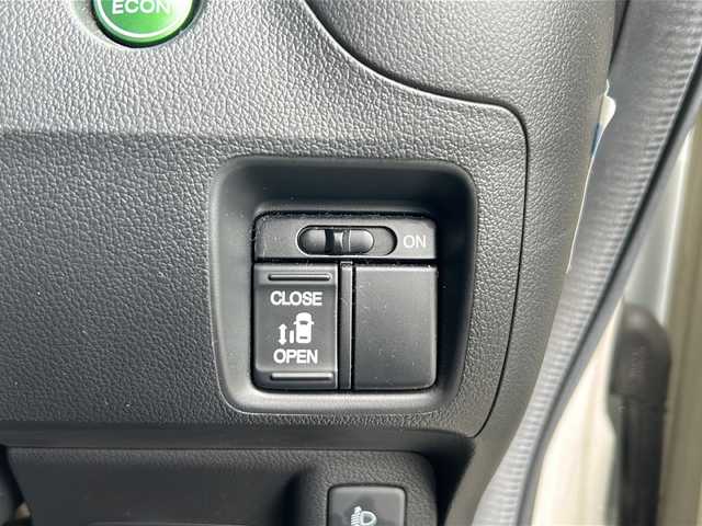 ホンダ Ｎ ＢＯＸ G Lパッケージ 青森県 2015(平27)年 5.5万km プレミアムホワイトパールⅡ ・4WD/・純正ナビ/・リアカメラ/・ワンセグ/・ETC/・片側パワースライドドア/・プッシュスタート/・スマートキー/・横滑り防止/・前席シートヒーター/・アイドリングストップ/・スペアキーあり