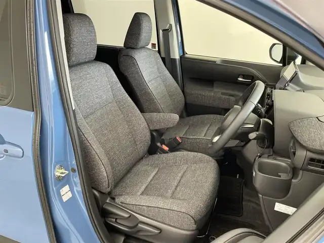 トヨタ シエンタ ハイブリッド Z 埼玉県 2022(令4)年 0.9万km グレイッシュブルー 純正１０．５ディスプレイオーディオ　パノラミックビューモニター　ＢＳＭ　セーフティセンス　レーダークルーズコントロール　ビルトインＥＴＣ　ＡＣ１００Ｖ　オートハイビーム　ＬＥＤヘッドライト　地デジＴＶ