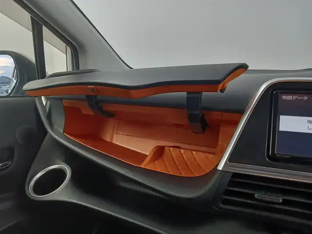 トヨタ シエンタ ハイブリッド G クエロ 愛知県 2021(令3)年 4.3万km ホワイトパールクリスタルシャイン トヨタセーフティセンス/　　・プリクラッシュセーフティ/　　・レーンディバーチャーアラート/　　・オートマチックハイビーム/モデリスタエアロ/　　・フロントスポイラー/　　・リヤスパッツ/　　・リヤスポイラー/純正7インチナビ/　　CD/DVD/BT/フルセグ/パノラミックビューモニター/ドライブレコーダー/ビルトインETC/革巻きステアリング/ステアリングリモコン/ステアリングヒーター/ハーフレザーシート/シートヒーター（前席）/両側パワースライドドア/純正LEDヘッドライト/フォグランプ/社外15インチアルミホイール/取扱説明書