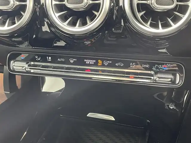 メルセデス・ベンツ ＣＬＡ２００ｄ AMGライン 滋賀県 2020(令2)年 7.5万km ポーラホワイト 純正ナビ/・Bluetooth/USB/フルセグ/バックカメラ/ブラインドスポットモニター/ハーフレザーシート/シートヒーター/パワーシート/追従クルーズコントロール/純正LEDヘッドライト/パドルシフト/プッシュスタート/ステアリングリモコン/前後ドラレコ