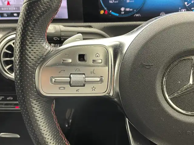 メルセデス・ベンツ ＣＬＡ２００ｄ AMGライン 滋賀県 2020(令2)年 7.5万km ポーラホワイト 純正ナビ/・Bluetooth/USB/フルセグ/バックカメラ/ブラインドスポットモニター/ハーフレザーシート/シートヒーター/パワーシート/追従クルーズコントロール/純正LEDヘッドライト/パドルシフト/プッシュスタート/ステアリングリモコン/前後ドラレコ