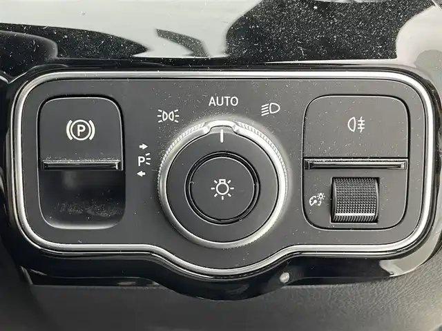 メルセデス・ベンツ ＣＬＡ２００ｄ AMGライン 滋賀県 2020(令2)年 7.5万km ポーラホワイト 純正ナビ/・Bluetooth/USB/フルセグ/バックカメラ/ブラインドスポットモニター/ハーフレザーシート/シートヒーター/パワーシート/追従クルーズコントロール/純正LEDヘッドライト/パドルシフト/プッシュスタート/ステアリングリモコン/前後ドラレコ