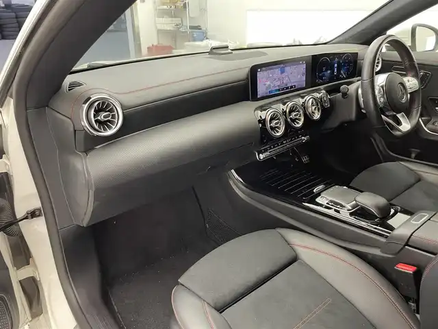 メルセデス・ベンツ ＣＬＡ２００ｄ AMGライン 滋賀県 2020(令2)年 7.5万km ポーラホワイト 純正ナビ/・Bluetooth/USB/フルセグ/バックカメラ/ブラインドスポットモニター/ハーフレザーシート/シートヒーター/パワーシート/追従クルーズコントロール/純正LEDヘッドライト/パドルシフト/プッシュスタート/ステアリングリモコン/前後ドラレコ