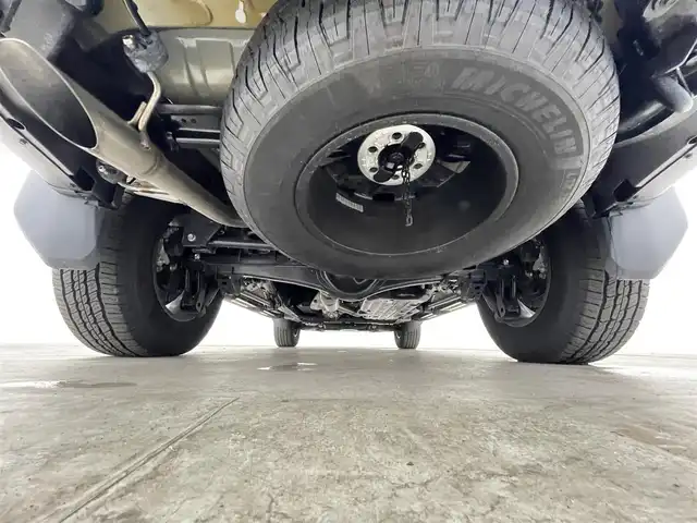 トヨタ ランドクルーザー ２５０ VX ファーストエディション 千葉県 2024(令6)年 0.8万km ベージュ 禁煙車/チルト＆スライド電動ムーンルーフ（挟み込み防止機能付き）/丸目型Bi-Beam LEDヘッドランプ/ボディーカラー：サンド（5C8）/トヨタチームメイト/・アドバンスト ドライブ（渋滞時支援）/トヨタセーフティーセンス2.0/・プリクラッシュセーフティ/・レーントレーシングアシスト/・レーンディパーチャーアラート/・レーダークルーズコントロール/・アダプティブハイビームシステム/オートマチックハイビーム/・ロードサインアシスト/・ドライバー異常時対応システム/・プロアクティブドライビングアシスト/・発進遅れ告知機能/・緊急時操舵支援（アクティブ操舵機能付）/・フロントクロストラフィックアラート/・レーンチェンジアシスト/ブラインドスポットモニター/ドライブレコーダー付デジタルインナーミラー/12.3インチ純正ディスプレイオーディオ/・フルセグTV/Bluetooth/AppleCarPlay/AndroidAuto/パノラミックビューモニター/パワーシート（メモリ付）/本革シート/シートヒーター/エアシート/ビルトインETC2.0/置くだけ充電/4WD/センターデフロック