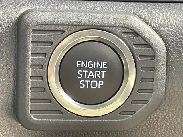トヨタ ランドクルーザー ２５０ VX ファーストエディション 千葉県 2024(令6)年 0.8万km ベージュ 禁煙車/チルト＆スライド電動ムーンルーフ（挟み込み防止機能付き）/丸目型Bi-Beam LEDヘッドランプ/ボディーカラー：サンド（5C8）/トヨタチームメイト/・アドバンスト ドライブ（渋滞時支援）/トヨタセーフティーセンス2.0/・プリクラッシュセーフティ/・レーントレーシングアシスト/・レーンディパーチャーアラート/・レーダークルーズコントロール/・アダプティブハイビームシステム/オートマチックハイビーム/・ロードサインアシスト/・ドライバー異常時対応システム/・プロアクティブドライビングアシスト/・発進遅れ告知機能/・緊急時操舵支援（アクティブ操舵機能付）/・フロントクロストラフィックアラート/・レーンチェンジアシスト/ブラインドスポットモニター/ドライブレコーダー付デジタルインナーミラー/12.3インチ純正ディスプレイオーディオ/・フルセグTV/Bluetooth/AppleCarPlay/AndroidAuto/パノラミックビューモニター/パワーシート（メモリ付）/本革シート/シートヒーター/エアシート/ビルトインETC2.0/置くだけ充電/4WD/センターデフロック
