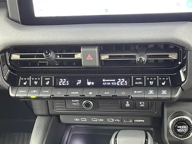 トヨタ ランドクルーザー ２５０ VX ファーストエディション 千葉県 2024(令6)年 0.8万km ベージュ 禁煙車/チルト＆スライド電動ムーンルーフ（挟み込み防止機能付き）/丸目型Bi-Beam LEDヘッドランプ/ボディーカラー：サンド（5C8）/トヨタチームメイト/・アドバンスト ドライブ（渋滞時支援）/トヨタセーフティーセンス2.0/・プリクラッシュセーフティ/・レーントレーシングアシスト/・レーンディパーチャーアラート/・レーダークルーズコントロール/・アダプティブハイビームシステム/オートマチックハイビーム/・ロードサインアシスト/・ドライバー異常時対応システム/・プロアクティブドライビングアシスト/・発進遅れ告知機能/・緊急時操舵支援（アクティブ操舵機能付）/・フロントクロストラフィックアラート/・レーンチェンジアシスト/ブラインドスポットモニター/ドライブレコーダー付デジタルインナーミラー/12.3インチ純正ディスプレイオーディオ/・フルセグTV/Bluetooth/AppleCarPlay/AndroidAuto/パノラミックビューモニター/パワーシート（メモリ付）/本革シート/シートヒーター/エアシート/ビルトインETC2.0/置くだけ充電/4WD/センターデフロック