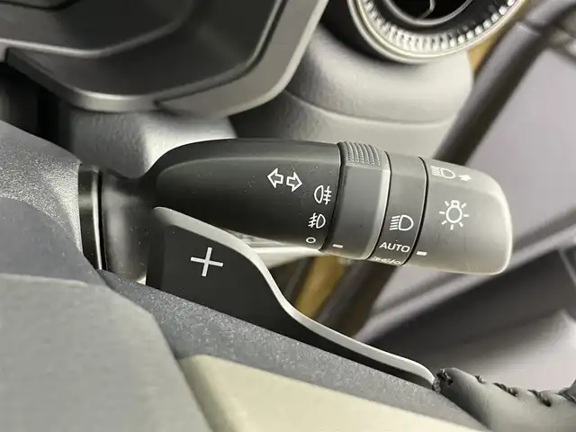 トヨタ ランドクルーザー ２５０ VX ファーストエディション 千葉県 2024(令6)年 0.8万km ベージュ 禁煙車/チルト＆スライド電動ムーンルーフ（挟み込み防止機能付き）/丸目型Bi-Beam LEDヘッドランプ/ボディーカラー：サンド（5C8）/トヨタチームメイト/・アドバンスト ドライブ（渋滞時支援）/トヨタセーフティーセンス2.0/・プリクラッシュセーフティ/・レーントレーシングアシスト/・レーンディパーチャーアラート/・レーダークルーズコントロール/・アダプティブハイビームシステム/オートマチックハイビーム/・ロードサインアシスト/・ドライバー異常時対応システム/・プロアクティブドライビングアシスト/・発進遅れ告知機能/・緊急時操舵支援（アクティブ操舵機能付）/・フロントクロストラフィックアラート/・レーンチェンジアシスト/ブラインドスポットモニター/ドライブレコーダー付デジタルインナーミラー/12.3インチ純正ディスプレイオーディオ/・フルセグTV/Bluetooth/AppleCarPlay/AndroidAuto/パノラミックビューモニター/パワーシート（メモリ付）/本革シート/シートヒーター/エアシート/ビルトインETC2.0/置くだけ充電/4WD/センターデフロック