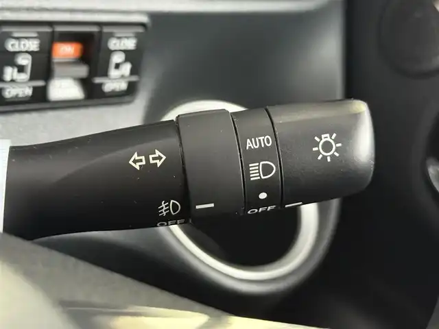 トヨタ シエンタ G クエロ 愛知県 2019(平31)年 4.2万km ホワイトパールクリスタルシャイン 社外9インチナビ/フルセグTV/CD/DVD再生/Bluetooth接続/バックモニター/トヨタセーフティセンス/プリクラッシュセーフティ/レーンデイパーチャーアラート/オートマチックハイビーム/ステアリングスイッチ/両側電動スライドドア/クリアランスソナー/オートエアコン/ドライブレコーダー/ETC/コンビシート/カーテンエアバック/TRDエアロパーツ