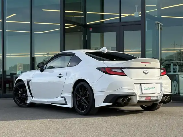 トヨタ ＧＲ８６ RZ 愛知県 2022(令4)年 4.3万km クリスタルホワイトパール GR PARTS空力パッケージ/・GRフロントスポイラー/・GRサイドスカート/・GRリヤバンパースポイラー/・GRスポーツマフラー/・GRカナード/・GRエアロスタビライジングカバー/・GRトランクスポイラー/GRスプリングセット/GRショックアブソーバーセット/GRフェンダーダクトフィン/BLITZアドバンスパワーエアクリーナー＋サクションキット/10インチ有機ELディスプレイ（CN-F1X10BHD）/・Bluetooth接続/・フルセグTV/前後ドライブレコーダー/クルーズコントロール/バックカメラ/純正フロアマット/ETC/スマートキー/スペアキー