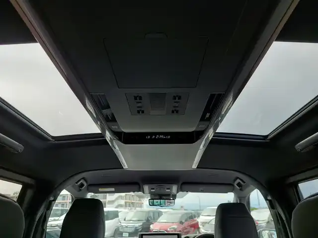 トヨタ アルファードハイブリット Z 東京都 2023(令5)年 0.9万km プラチナホワイトパールマイカ ワンオーナー/GRパフォーマンスダンパーセット/左右独立ムーンルーフ/Toyota Safety Sense/・プリクラッシュセーフティ/・レーントレーシングアシスト/・先行車発進告知機能/・オートマチックハイビーム/・レーダークルーズコントロール/・クリアランスソナー/・ブラインドスポットモニター/・ヘッドアップディスプレイ/・パノラミックビューモニター/・ドライバー異常時対応システム/・アドバンスドパーク/プッシュスタート/パドルシフト/純正ナビ/フルセグTV/ETC2.0/前後ドライブレコーダー/ワイヤレス充電器/100V電源/デジタルインナーミラー/両側パワースライドドア/レザーシート/メモリー機能付きパワーシート/オットマン/パワーバックドア/シートヒーター/ベンチレーション/ステアリングヒーター/LEDヘッドライト/18インチ純正アルミホイール/スマートキー