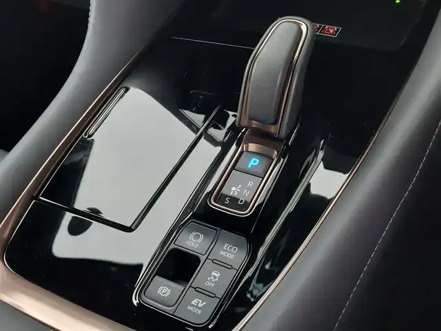 トヨタ アルファードハイブリット Z 東京都 2023(令5)年 0.9万km プラチナホワイトパールマイカ ワンオーナー/GRパフォーマンスダンパーセット/左右独立ムーンルーフ/Toyota Safety Sense/・プリクラッシュセーフティ/・レーントレーシングアシスト/・先行車発進告知機能/・オートマチックハイビーム/・レーダークルーズコントロール/・クリアランスソナー/・ブラインドスポットモニター/・ヘッドアップディスプレイ/・パノラミックビューモニター/・ドライバー異常時対応システム/・アドバンスドパーク/プッシュスタート/パドルシフト/純正ナビ/フルセグTV/ETC2.0/前後ドライブレコーダー/ワイヤレス充電器/100V電源/デジタルインナーミラー/両側パワースライドドア/レザーシート/メモリー機能付きパワーシート/オットマン/パワーバックドア/シートヒーター/ベンチレーション/ステアリングヒーター/LEDヘッドライト/18インチ純正アルミホイール/スマートキー